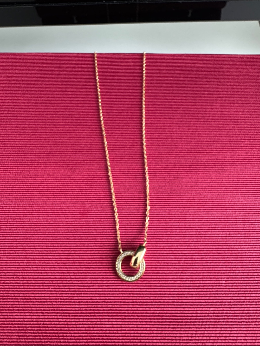 Gold Interlocking Circle Pendant Necklace - Women Jewelry